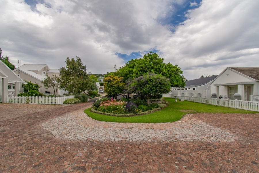 To Let 4 Bedroom Property for Rent in Somerset West Western Cape